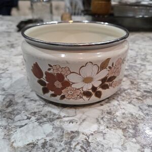 Vintage Kingsbury Dogwood Floral Cream Ceramic Saucepan with Wooden Handle